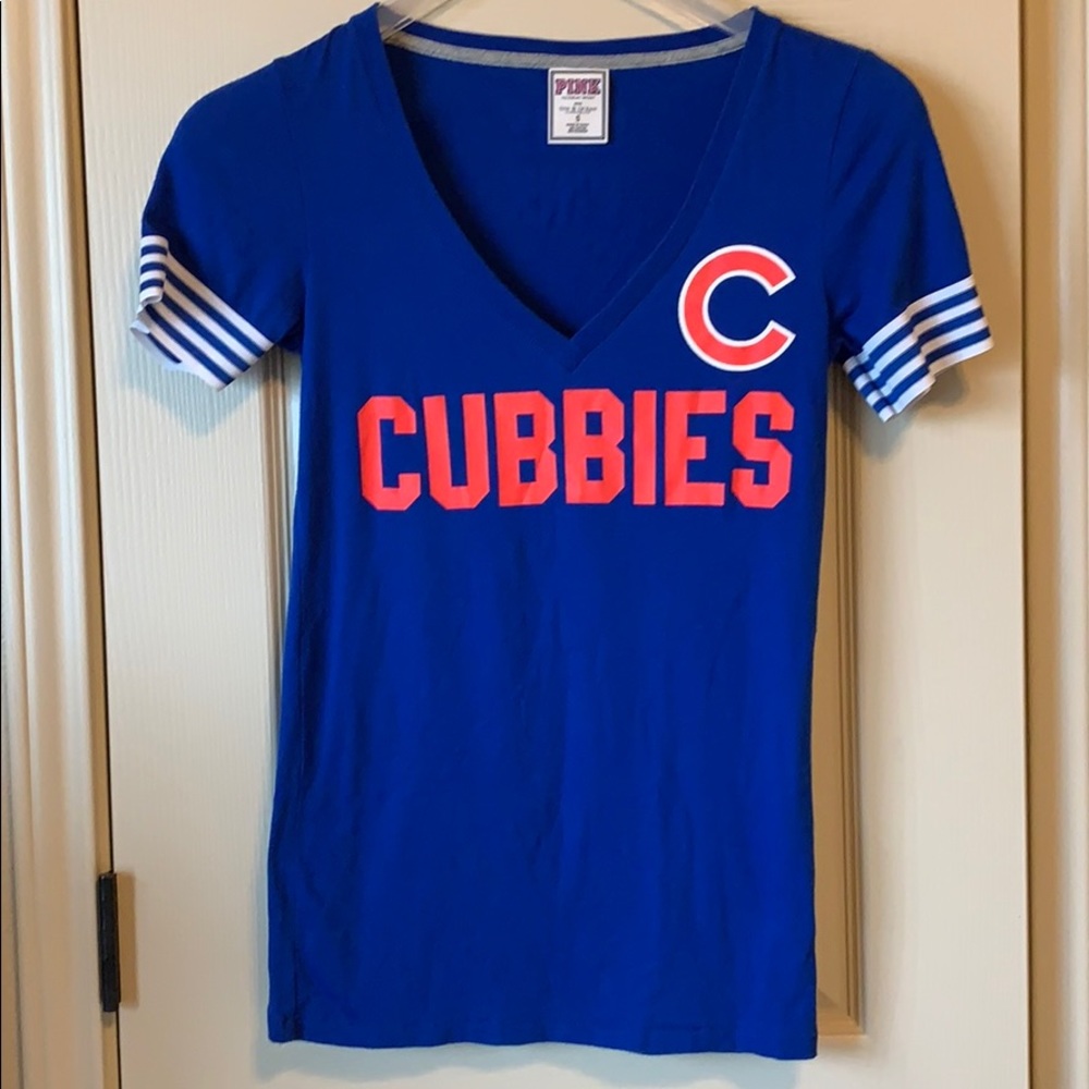 Pink! Chicago Cubs VNeck Tee 🖤
